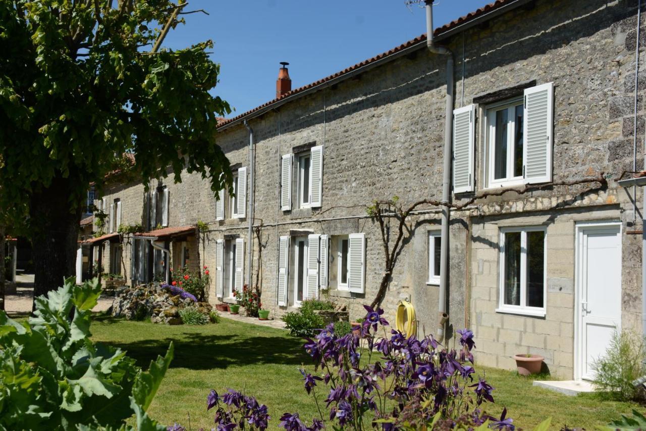 Les Noyers Aulnay Bed and Breakfast Aulnay  Exteriör bild