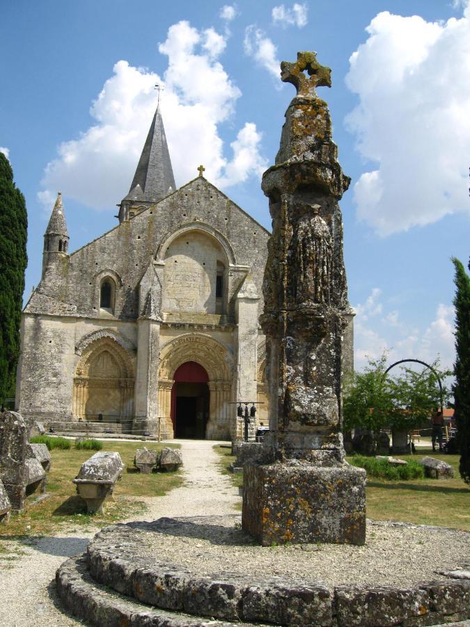 Les Noyers Aulnay Bed and Breakfast Aulnay  Exteriör bild