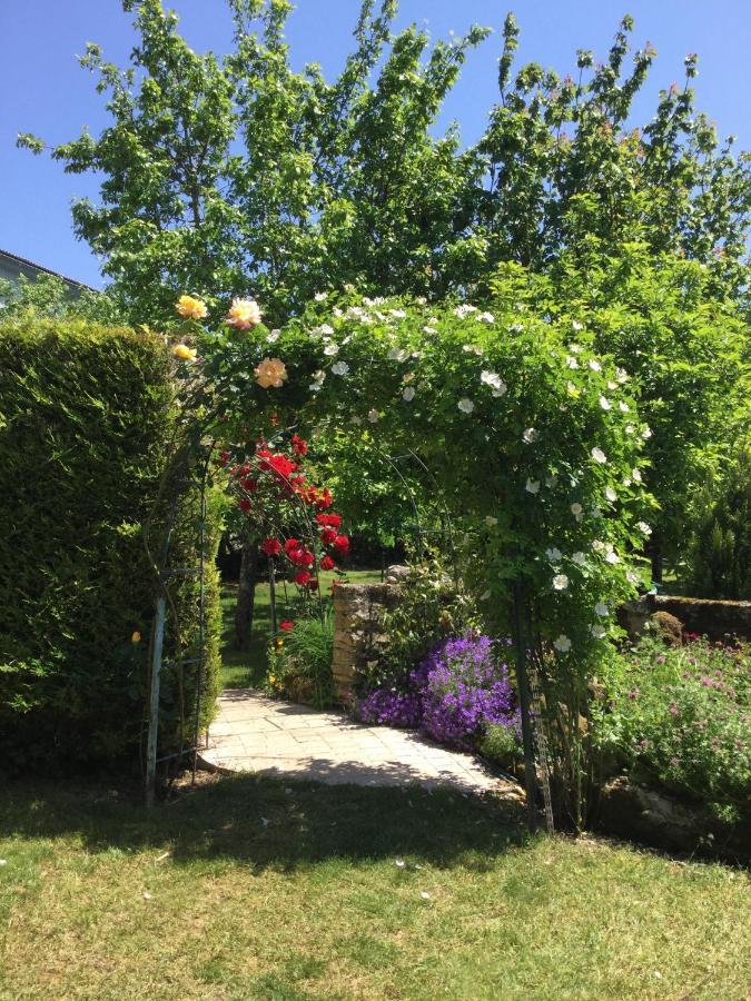 Les Noyers Aulnay Bed and Breakfast Aulnay  Exteriör bild